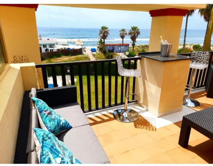 Beachfront Apartment - Sea Views - 마르베야 외부 사진