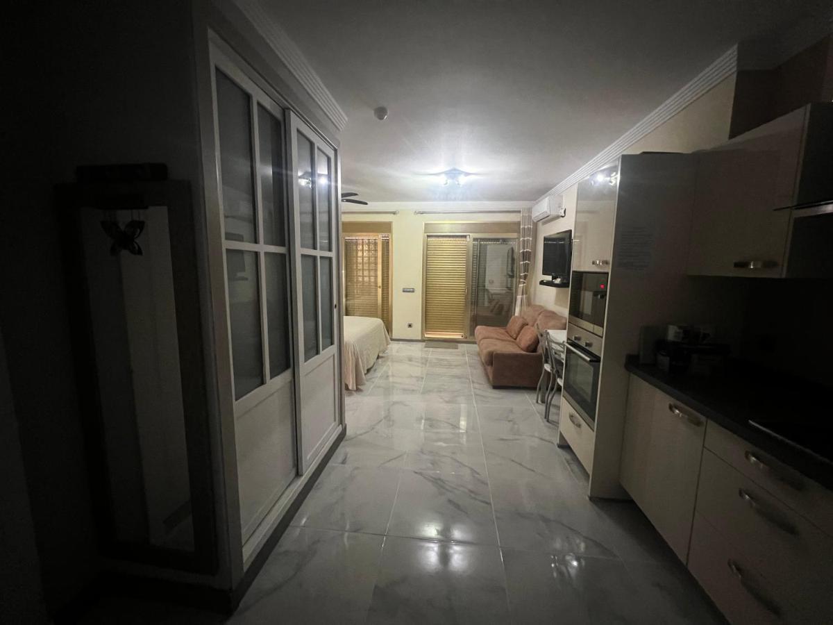Beachfront Apartment - Sea Views - 마르베야 외부 사진