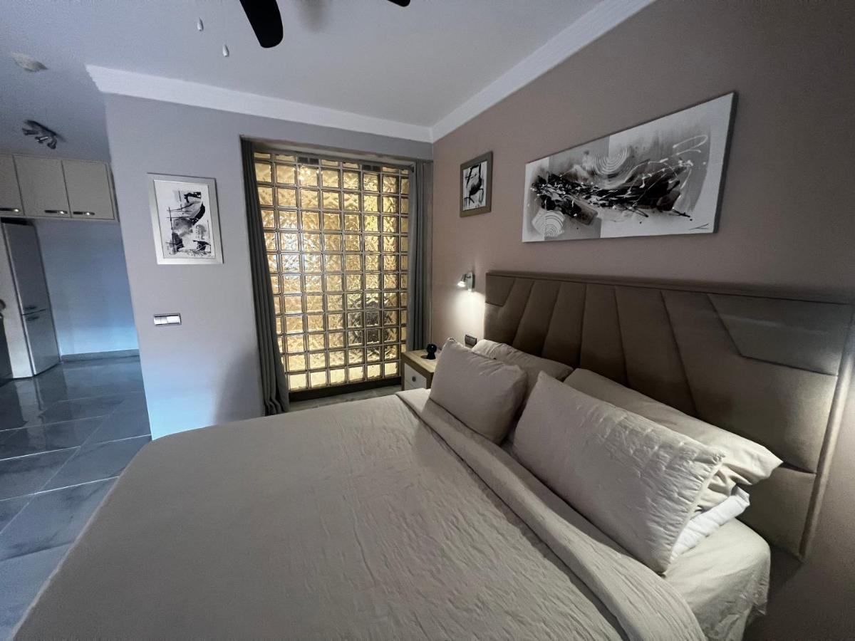Beachfront Apartment - Sea Views - 마르베야 외부 사진
