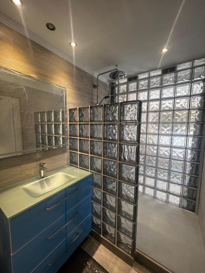 Beachfront Apartment - Sea Views - 마르베야 외부 사진