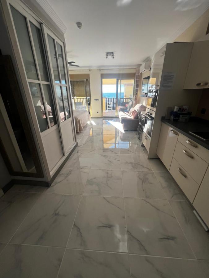Beachfront Apartment - Sea Views - 마르베야 외부 사진