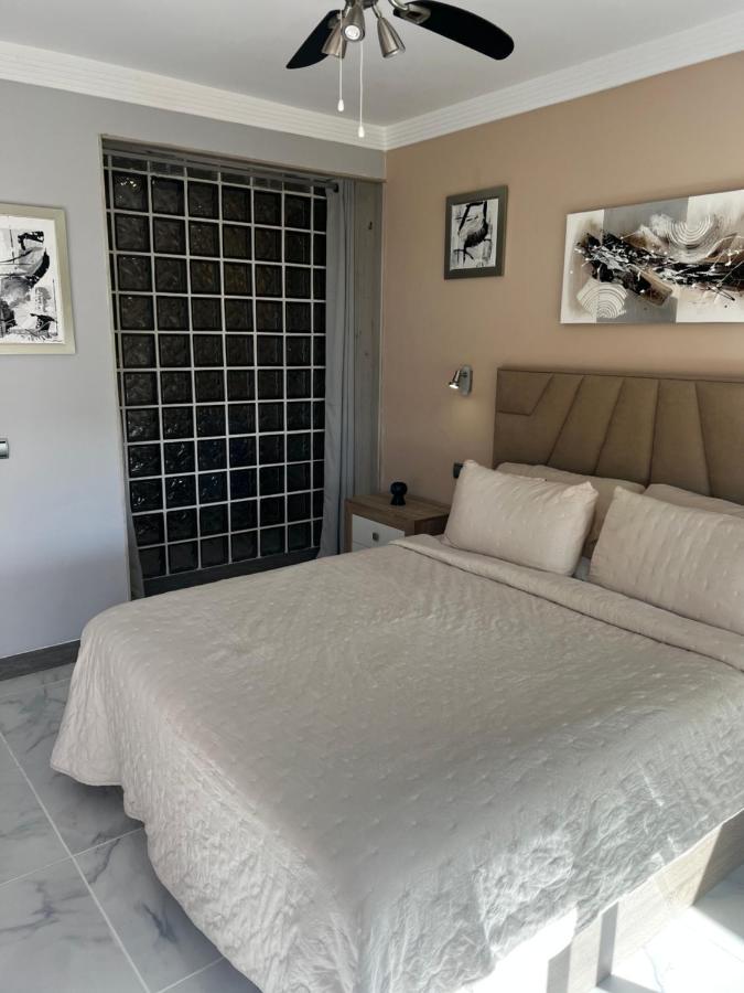 Beachfront Apartment - Sea Views - 마르베야 외부 사진